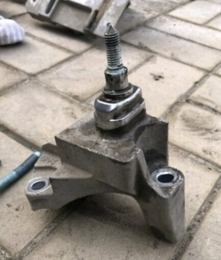 Кронштейн КПП Nissan X-Trail  2007 универсал 2.0 Бензин Днепр