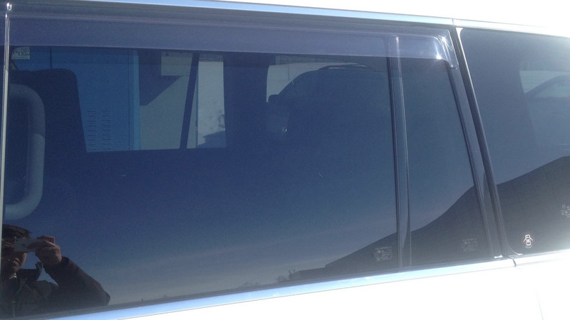Стеклянный глухой четырехугольник в заднюю левую дверь Nissan Patrol 62 2012 5.6 Дизель Киев