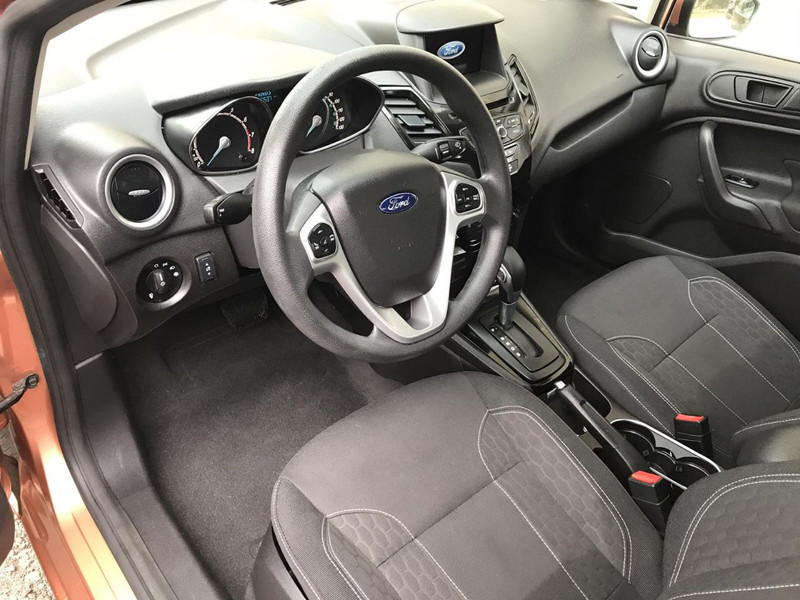 Переднє сидіння Ford Fiesta MK7  2016 хетчбек 1.6 Бензин 