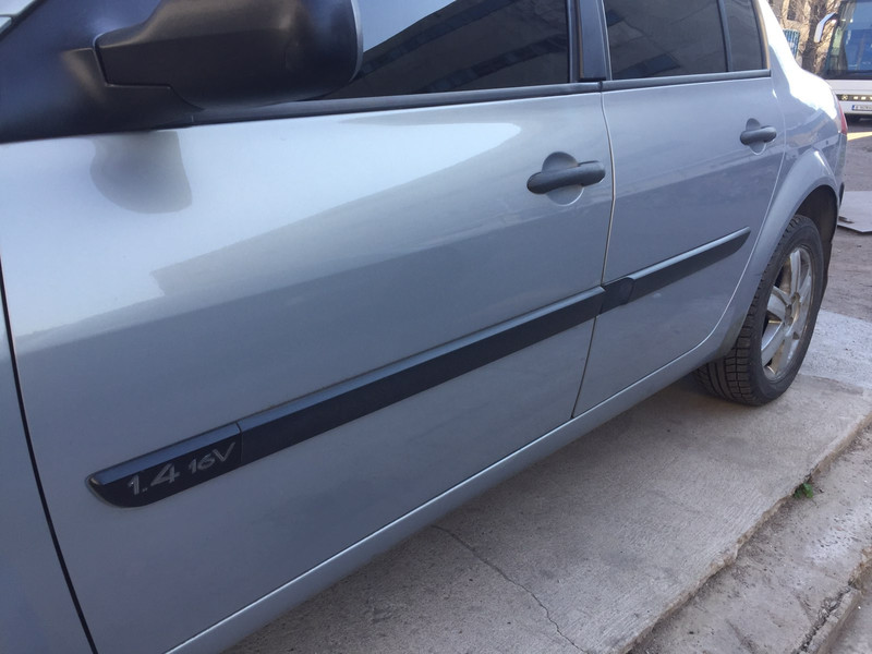 Молдинги дверей правая сторона Renault Megane 2  2004 1.4 Бензин Одесса