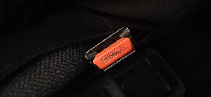 Защелка ремня безопасности Nissan Sunny B12  1988 хэтчбек 1.6 Бензин Измаил