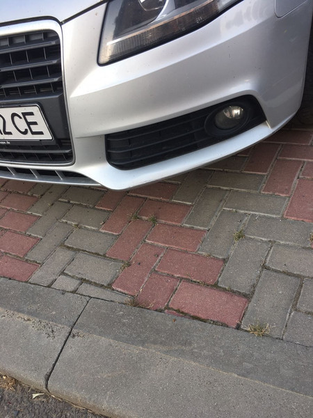 Заглушка противотуманной фары правая Audi A4 B8 2011 г.  2.0 л дизель Киев