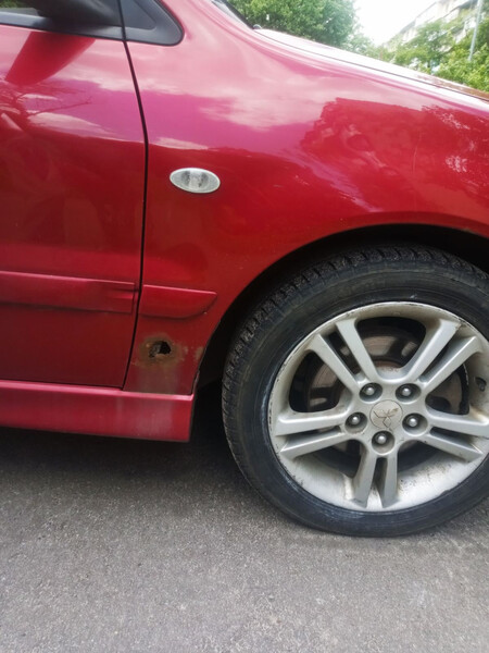 Передние крылья левое и правое Mitsubishi Lancer 9  2006 2.0 Бензин Киев