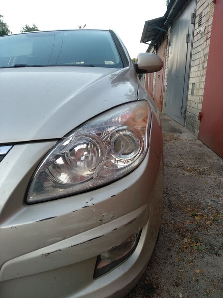 Фара передняя Hyundai i30 хэтчбек 2008 г.  1.6 л бензин Чернигов