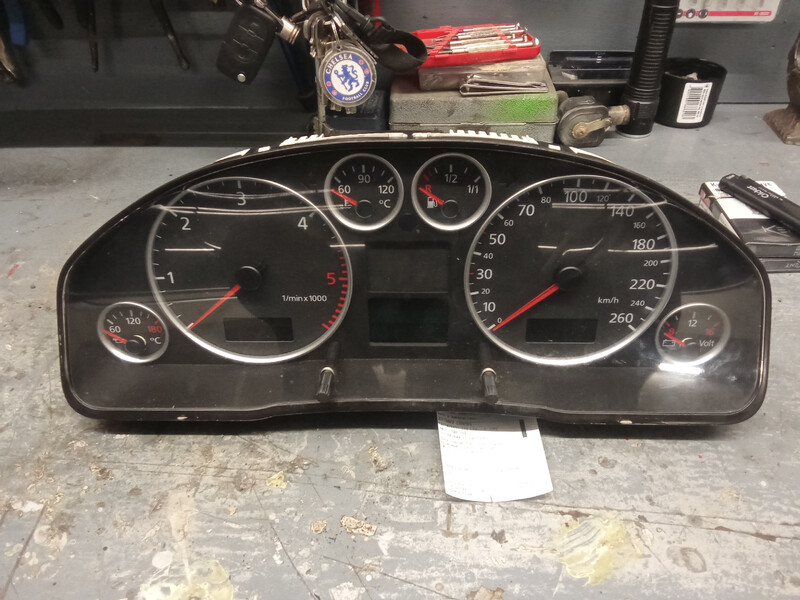 Щиток приборов Audi A6 C5  2001 универсал 2.5 Дизель Ивано-Франковск