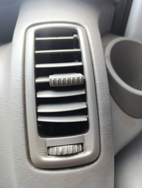 Воздухозаборник Opel Vivaro  2012 2.0 Дизель 