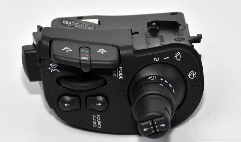 Переключатель дворников 82 01 577 528   Renault Kangoo