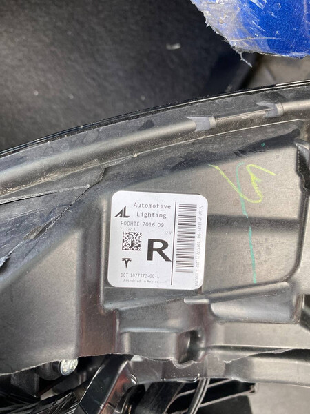 Фара 150793000C   Tesla Model Y