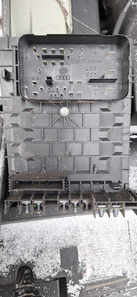 Корпус блока предохранителей Volkswagen Golf 5 2008 купе 1.9 Дизель 