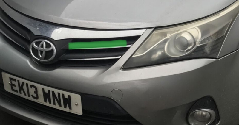 Молдинг решітки радіатора Toyota Avensis  2014 Одеса