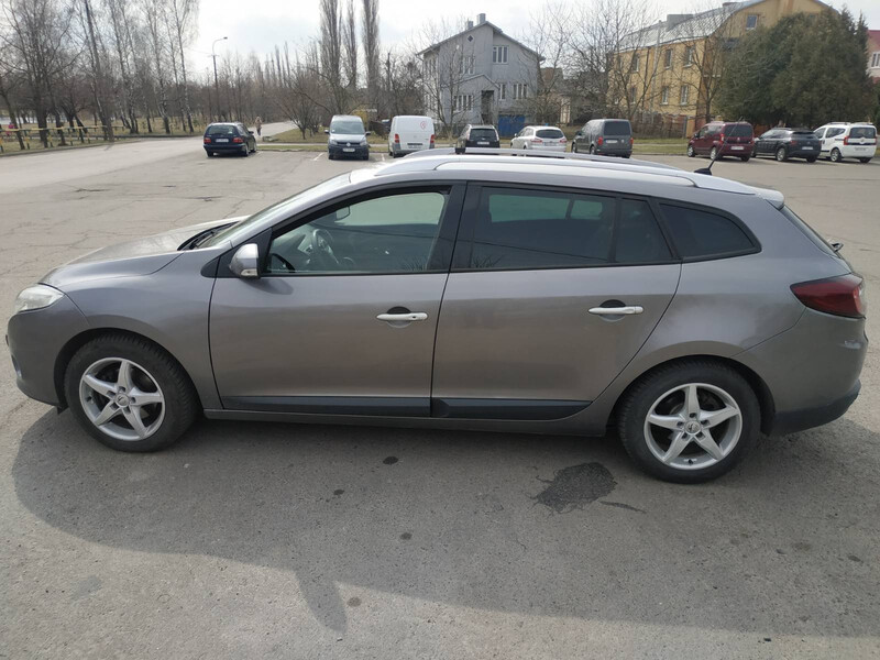 Двері задні ліві 821012909R   Renault Megane