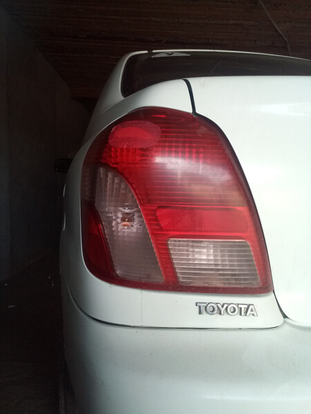 Стоп сигнал задний левый Toyota Echo  1999 1.3 Бензин 