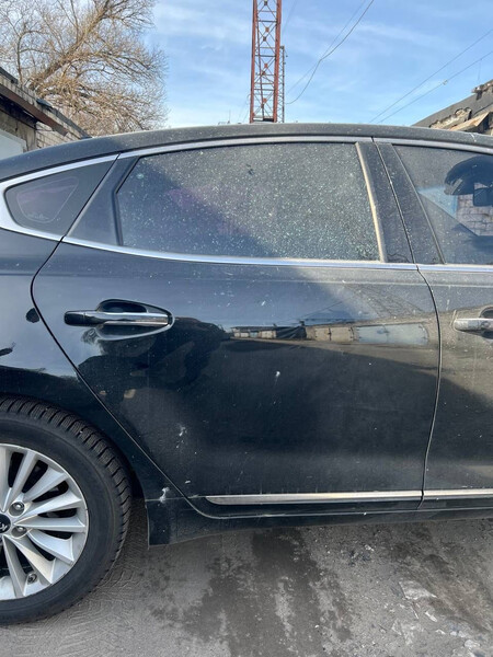 Скло задніх дверей праве Kia K7  2019 3.0 Дизель Тернопіль