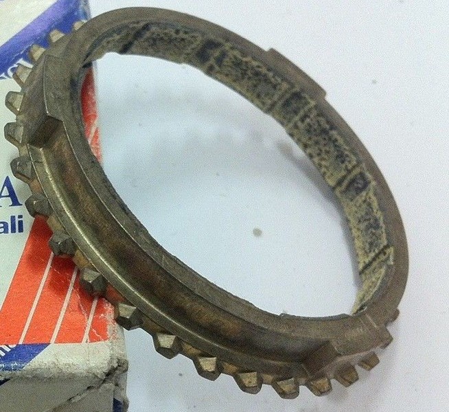 Синхронизатор Alfa Romeo 164 1989 г.  2.5 л дизель Ровно