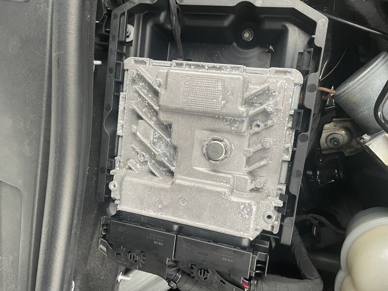 Крышка блока управления Audi Q7  2019 2.0 Бензин Сумы