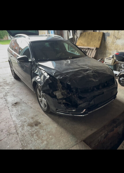 Капот Volkswagen Passat B7  2012 универсал 2.0 Дизель Чернигов