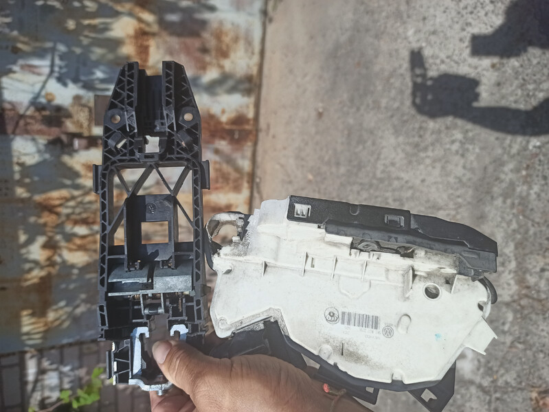 Тросік замка дверей зовнішній Volkswagen Jetta 6  2015 1.4 Бензин Кривой Рог