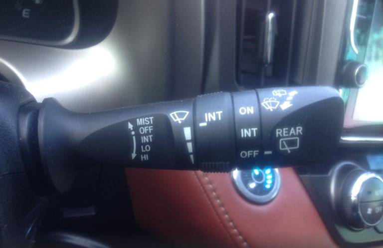 Подрулевой переключатель дворников 84652-0R050   Toyota RAV4