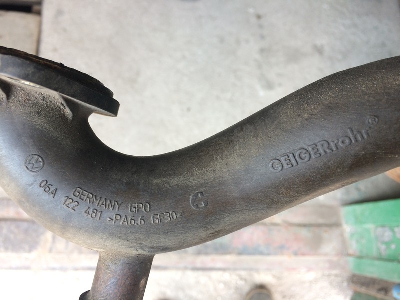 Патрубок системи охолодження Volkswagen Bora  2002 1.6 Бензин 