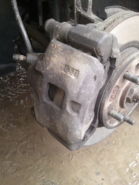 Правий гальмівний супорт Mazda 626 хетчбек 1990 р.  2.0 л бензин Київ