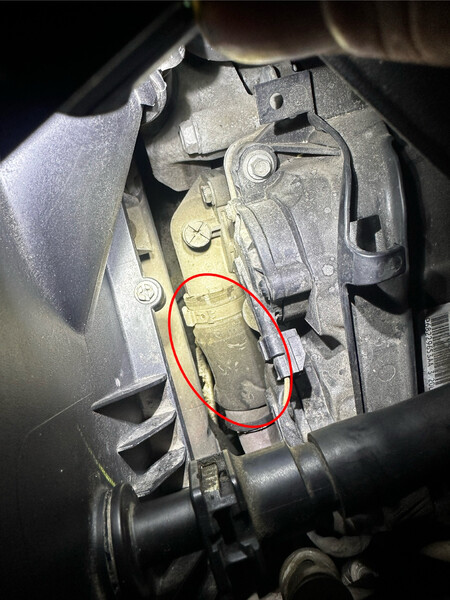 Верхний патрубок радиатора Jeep Cherokee Тейл хок 2015 3.2 Бензин Львов