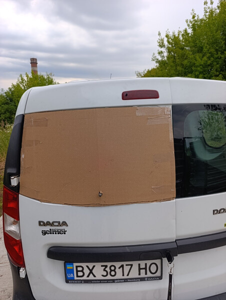 Стекло заднее Dacia Dokker  2016 1.6 Бензин Острог