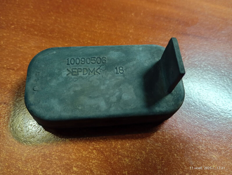 Заглушка лампочки фары Ford Transit  2013 2.2 Дизель 