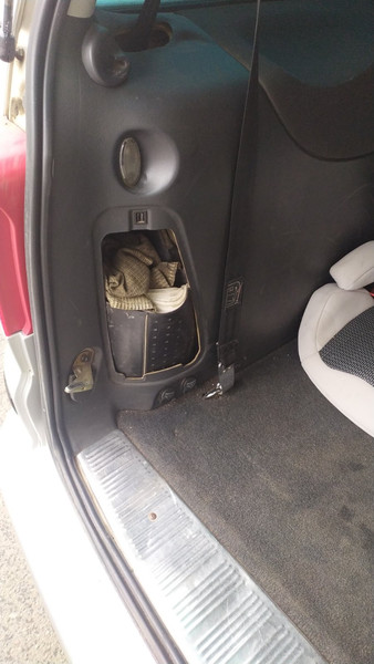Решітка ліва в багажник Volkswagen Sharan  2002 універсал 1.9 Дизель 
