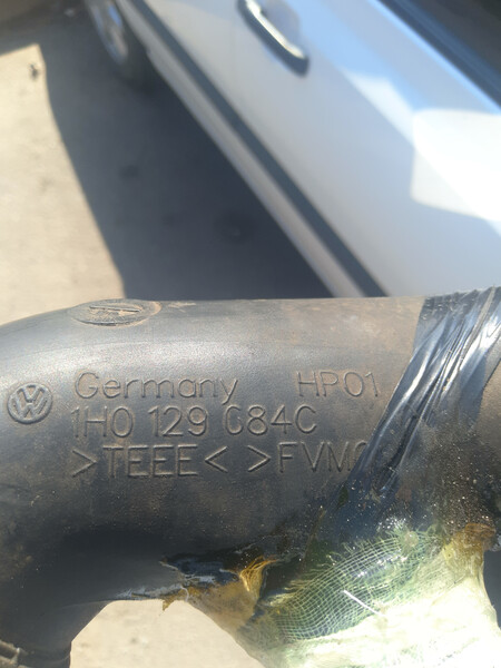 Патрубок воздуховода 1HO129G84C   Volkswagen Golf, Volkswagen Passat