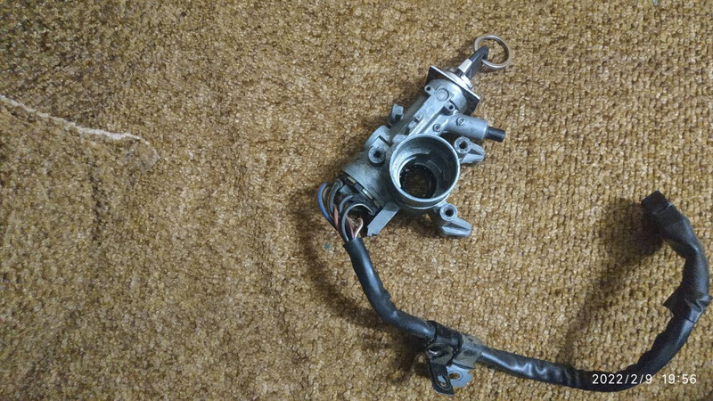 Замок зажигания Toyota Crown  1982 2.0 Бензин 