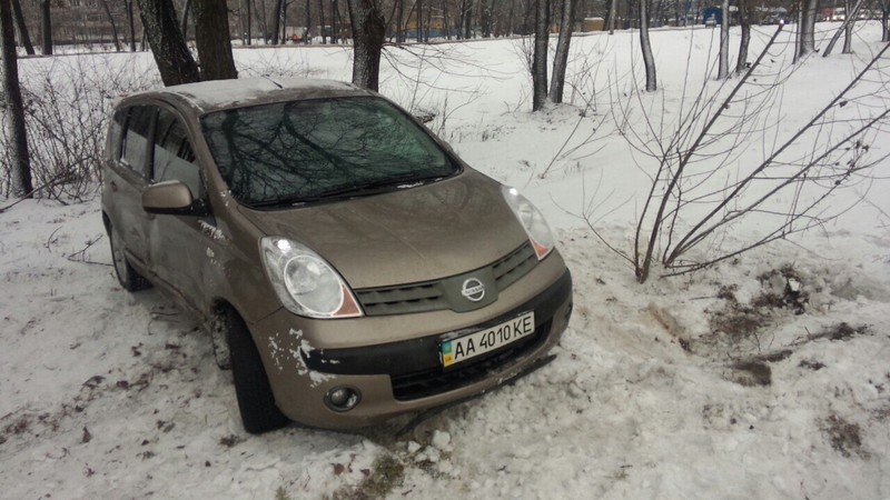 Двери правые Nissan Note E11  2007 хэтчбек 1.6 Бензин Киев