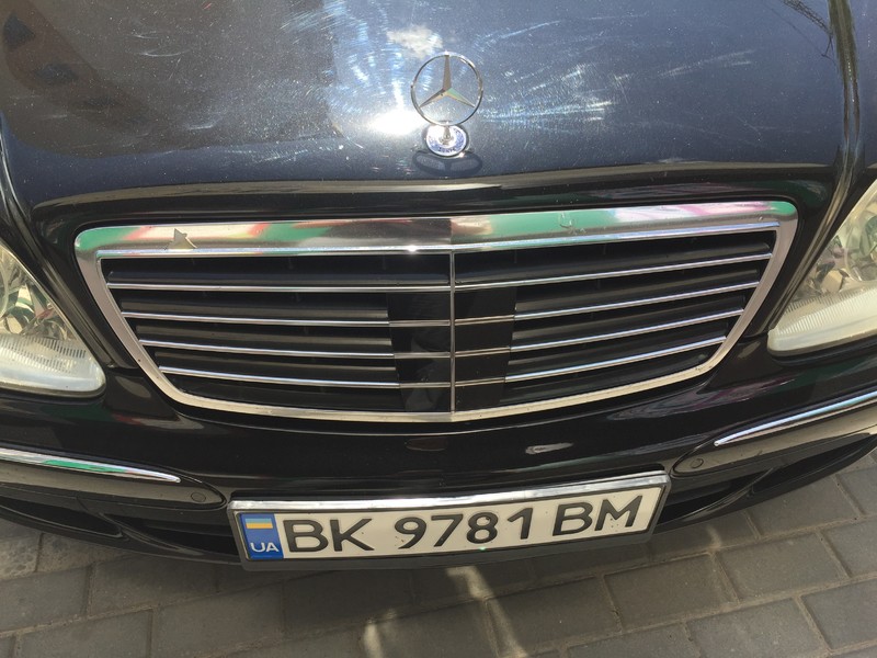Решетка передняя Mercedes S-Class 2003 г.  5.0 л бензин Ровно
