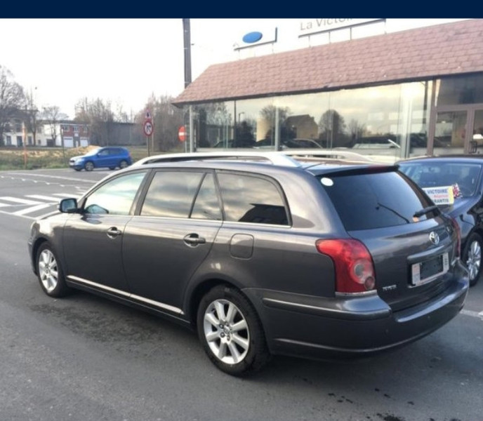 Передній правий підкрилок Toyota Avensis  2007 універсал 1.8 Бензин Суми