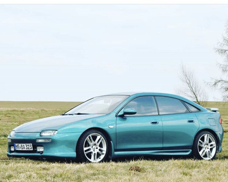 Губа переднего бампера Mazda 323  1996 хэтчбек 1.5 Бензин 