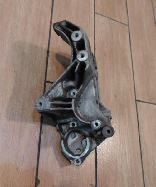 Кронштейн двигателя 90528682 Opel Vectra В 1997 1.6 Бензин Рівне