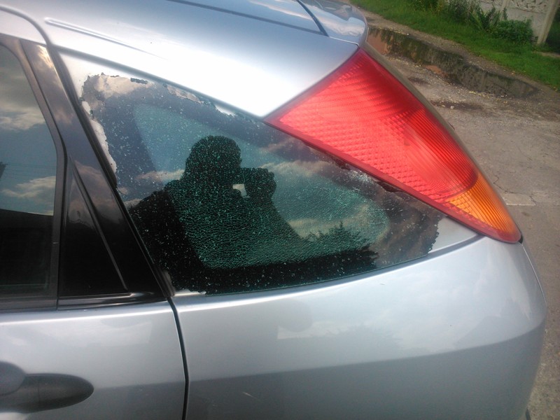 Стекло маленькое заднее левое Ford Focus  2002 хэтчбек 1.6 Бензин Лохвица