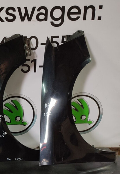 Крило праве lc9x Volkswagen Passat B6  2008 универсал 2.0 Бензин Луцк