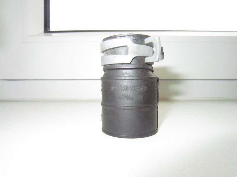 Патрубок вентиляции картерных газов Volkswagen Bora  2002 1.6 Бензин 