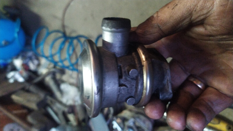 Клапан рециркуляции отработанных газов 06B 131 101 F   Volkswagen Passat