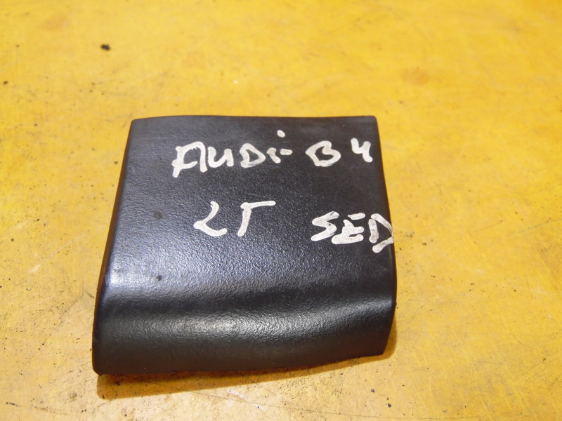 Молдинг крыла Audi 80 универсал 1996 г.  2.0 л бензин Ровно