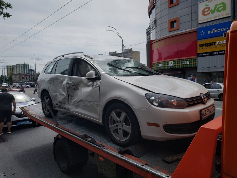 Зеркало правое Volkswagen Jetta 6  2012 универсал 2.5 Бензин Киев