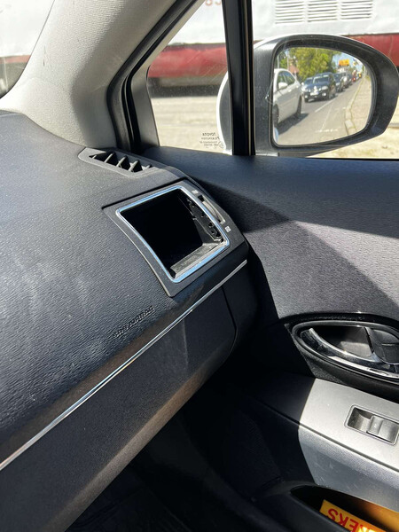 Воздуховод в торпеду правый (пассажирский) Toyota Avensis  2012 1.6 Бензин Одесса