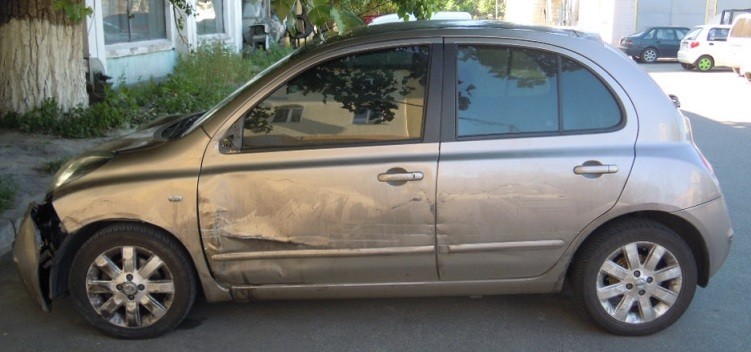 Дверь передняя левая голая, молдинг Nissan Micra K12  2008 хэтчбек 1.4 Бензин Киев