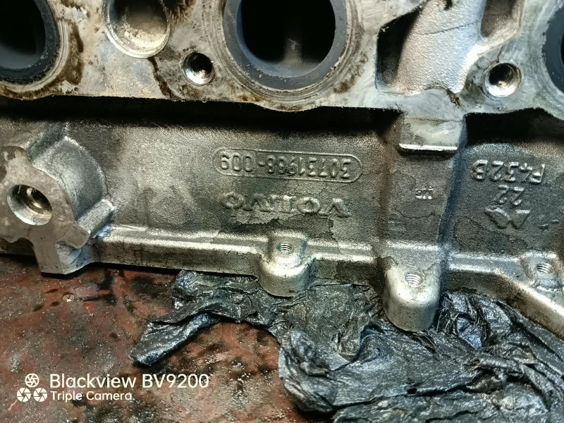 Головка блоку циліндрів 8252334   Volvo V70, Volvo V90, Volvo XC70, Volvo XC90