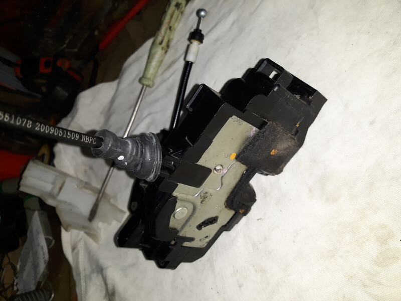 Замок передний правый Kia Cee`d хэтчбек 2009 г.  1.4 л бензин