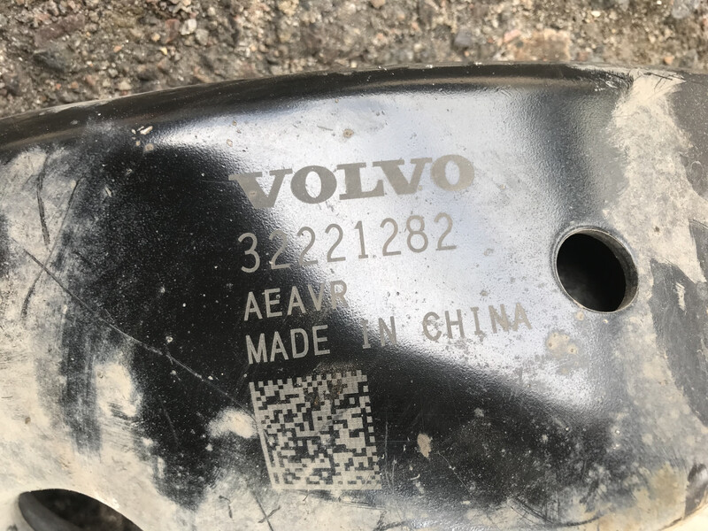 Важіль передньої підвіски правий Volvo XC60 XC 40 2020 