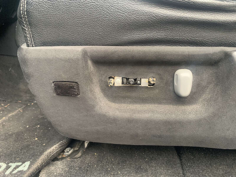 Кнопка регулировки сиденья Toyota Sequoia 2010 г.  5.7 л бензин Киев