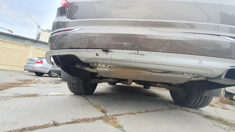 Накладка заднего бампера центральная, левая (хром) Volvo XC90  2016 2.0 Дизель 