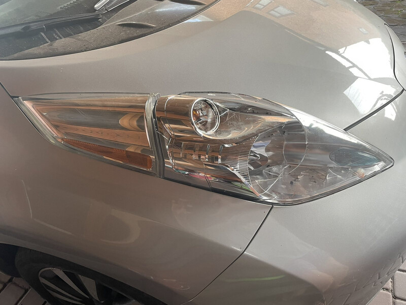 Фара правая Nissan Leaf хэтчбек 2014 г.  1.0 л электро Запорожье