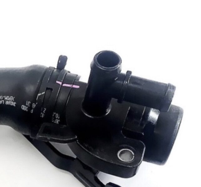 Фланец системы охлаждения Land Rover Range Rover 2021 г.  Киев